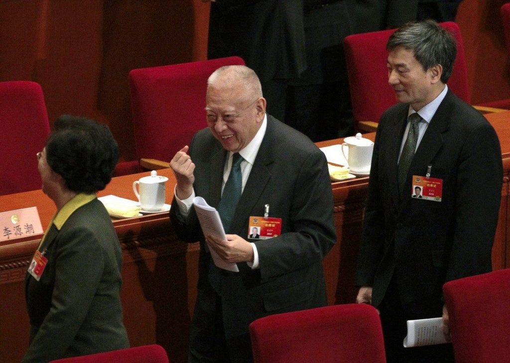 阿里通过拆股方案 董建华、杨致远成新一届董事 阿里通过拆股方案 董建华、杨致远成新一届董事