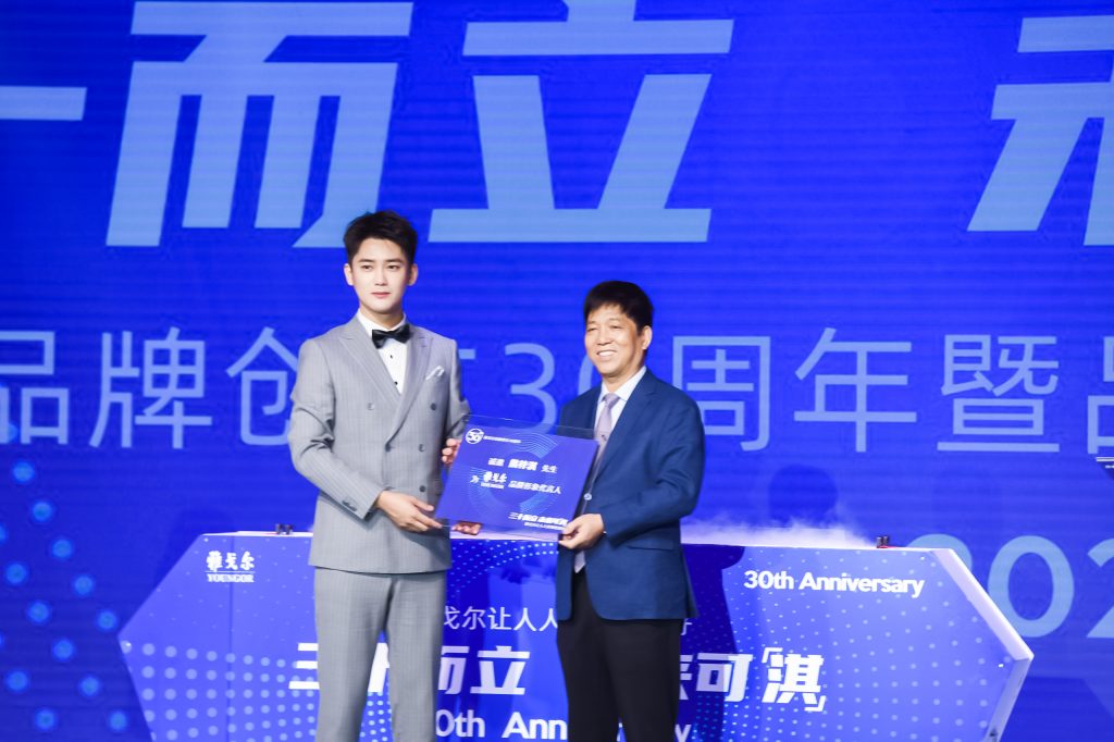 雅戈尔三十而立,身价258.29亿列“纺织服装鞋帽”类品牌第一 雅戈尔三十而立,身价258.29亿列“纺织服装鞋帽”类品牌第一